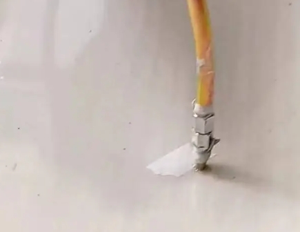 乐清瓷砖空鼓维修公司专业解答在瓷砖铺贴过程中，如果使用的砂料过粗（如全部使用了粗砂），可能会导致以下问题